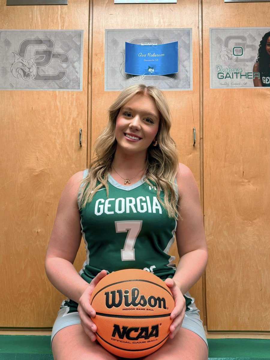 ava_roberson07's tweet image. So excited and grateful to announce my commitment to Georgia College &amp;amp; State University. I Can’t wait to start this next chapter as a Bobcat!! 💙💚✨#committed #GoBobcats ✨@gcsuwbb @c_green31 @GirlsRedline @DawsonTigersWBB @KyleSandy355