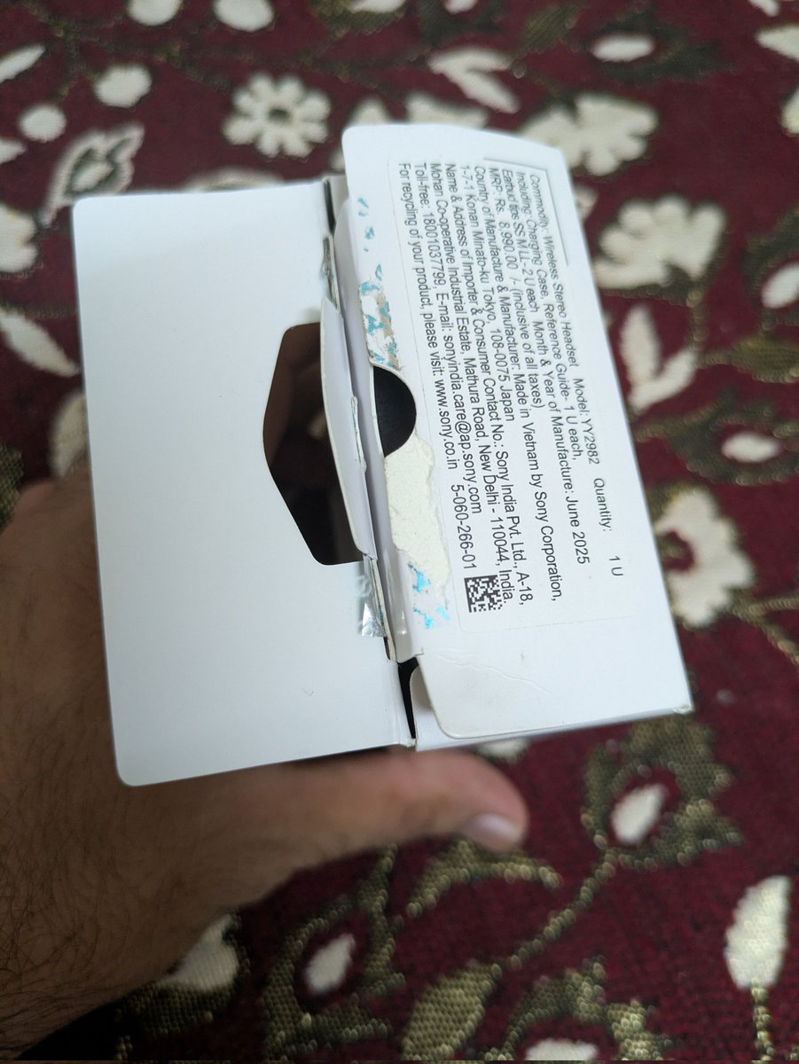 Rutvij18990356's tweet photo. Wahh @blinkitcares and @zomatocare @letsblinkit ORD20180639968 my brother ordered a earbuds of Sony and he got only box and not  earbuds it was disaster never expected from @letsblinkit  please ensure https://t.co/eqjEGduFc7