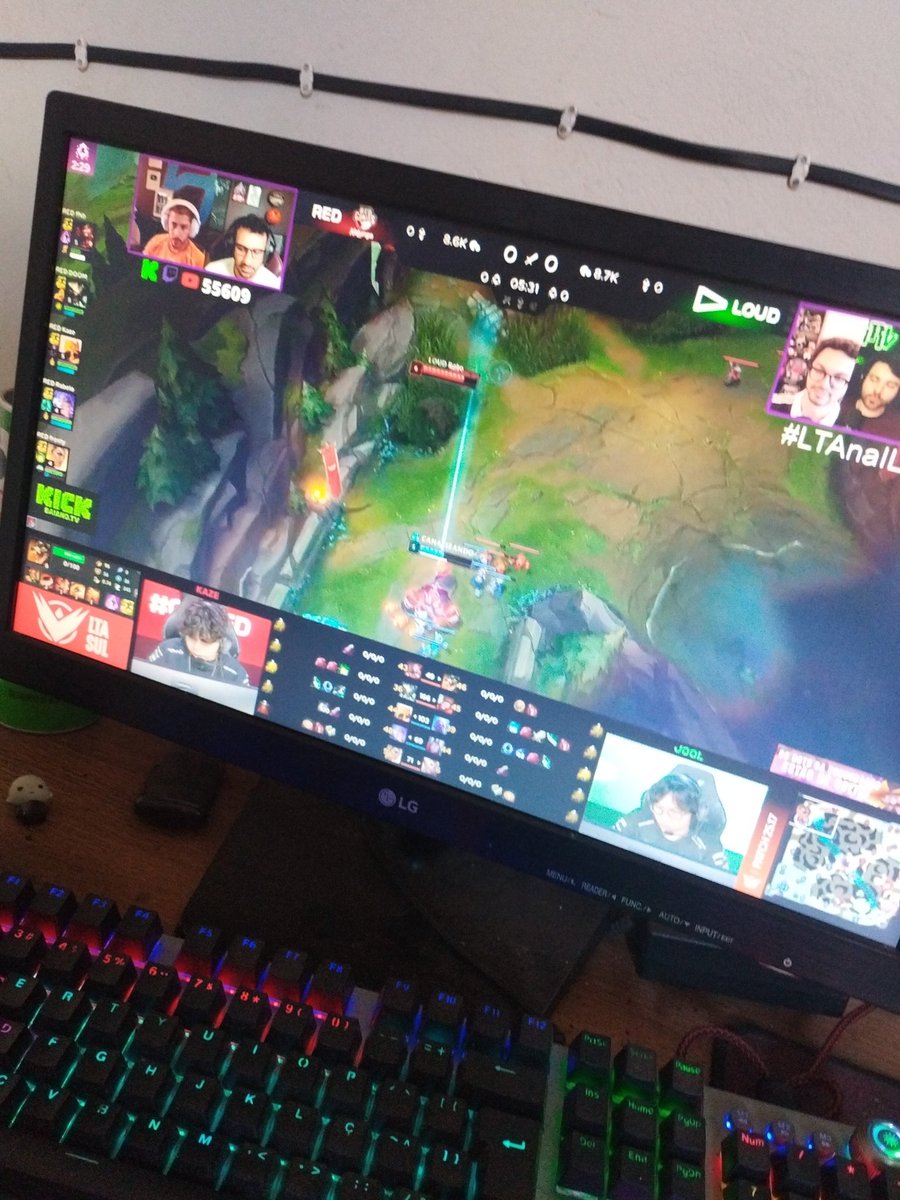 FRademaker's tweet image. Aproveitando o horário de almoço pra ver esse jogão 
#LTASul #ltanailha @ilhadaslendas