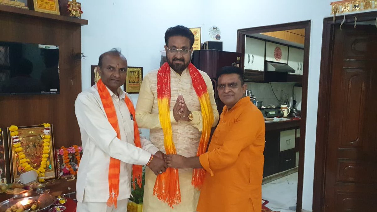 drukchaudhry's tweet photo. उत्तर पूर्वी दिल्ली भाजपा पुजारी मंदिर प्रकोष्ठ संयोजक श्री संजय शर्मा जी के जन्मदिवस पर उनके परिवार द्वारा सुंदरकांड पाठ का भव्य आयोजन किया गया।

इस शुभ अवसर पर उपस्थित होकर संजय शर्मा जी को जन्मदिवस की हार्दिक शुभकामनाएँ दीं एवं भगवान का आशीर्वाद प्राप्त किया।

#sundarkandpath https://t.co/pFOMGbjtnY