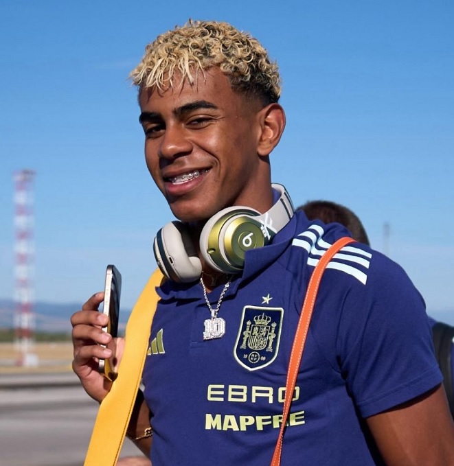 Haber's tweet image. Lamine Yamal, takımıyla beraber Konya'ya doğru yola çıktı.