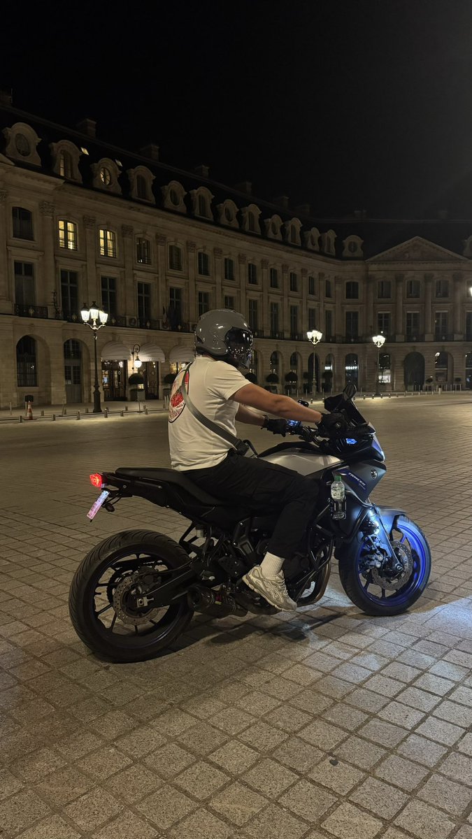 Le_premierRed's tweet photo. Paris la nuit en été >>> https://t.co/tM3BRdLGw6