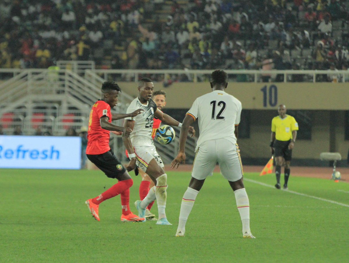 UBC STAR TV UGANDA (@startvuganda) on Twitter photo Kitundu kisooka, Omupiira guli
Uganda 0-0 Mozambique  
#UGAMOZ | #FIFAWordCup Kitundu kisooka, Omupiira guli
Uganda 0-0 Mozambique  
#UGAMOZ | #FIFAWordCup