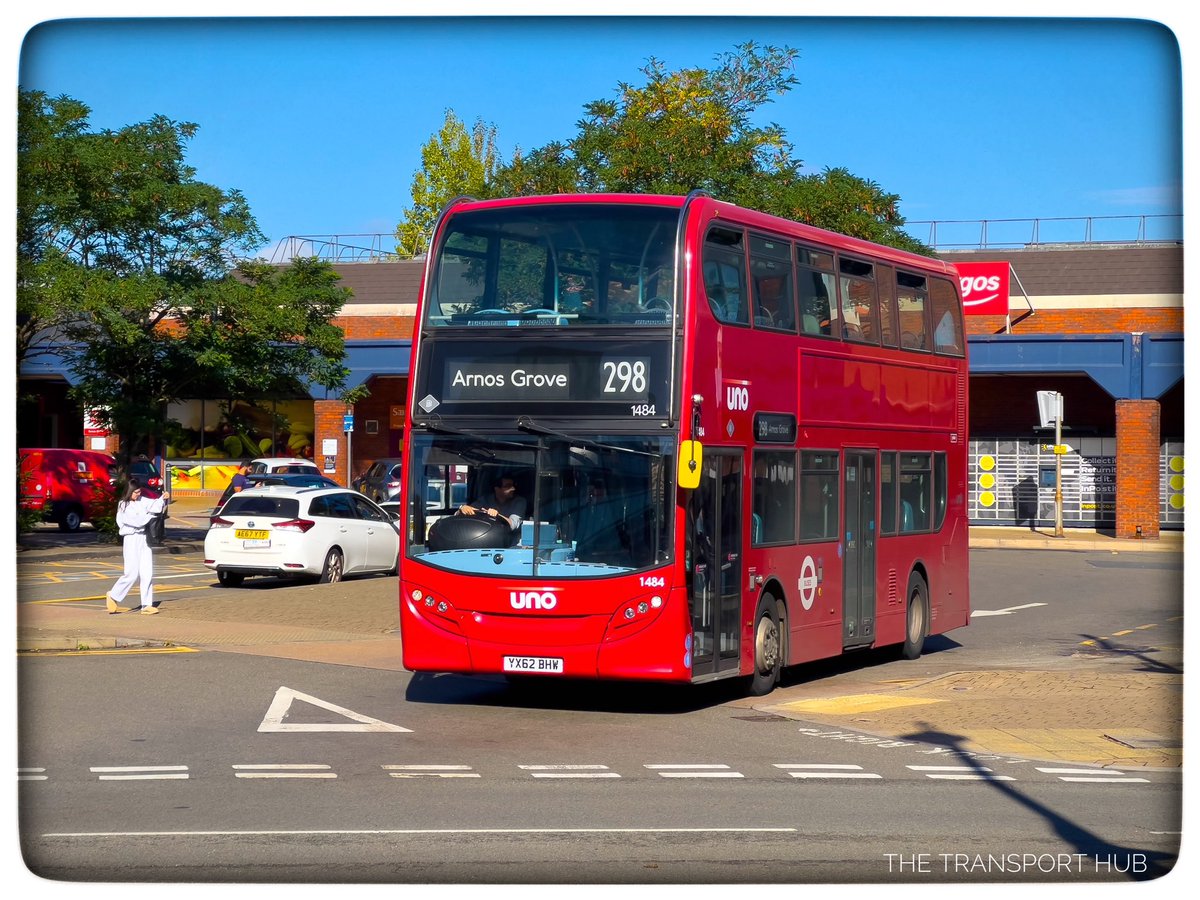 transporthub21's tweet photo. Uno buses at Potters Bar Station
#busphotography #pottersbar @unoherts https://t.co/Eu6zCNxQKO