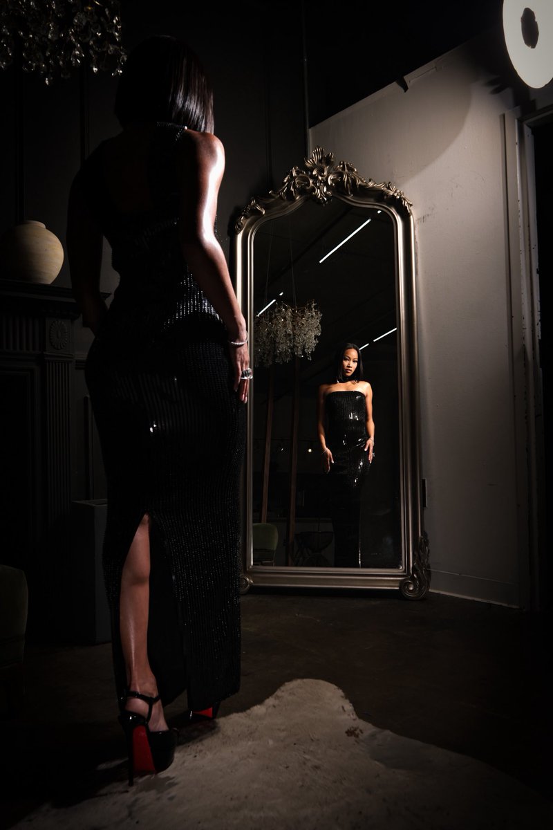 archivesofwill's tweet image. Always a pleasure styling the beautiful @ohhmy_julia. This look is pure power, pure elegance, pure presence—Archives of Will vibes only. 🖤✨🥂

📸 @ezratheprofessional 

Dress: @newarrivals.co 
Shoes: @christianlouboutin
Accessories: @area @swarovski 

📩 Styling Inquiries:…