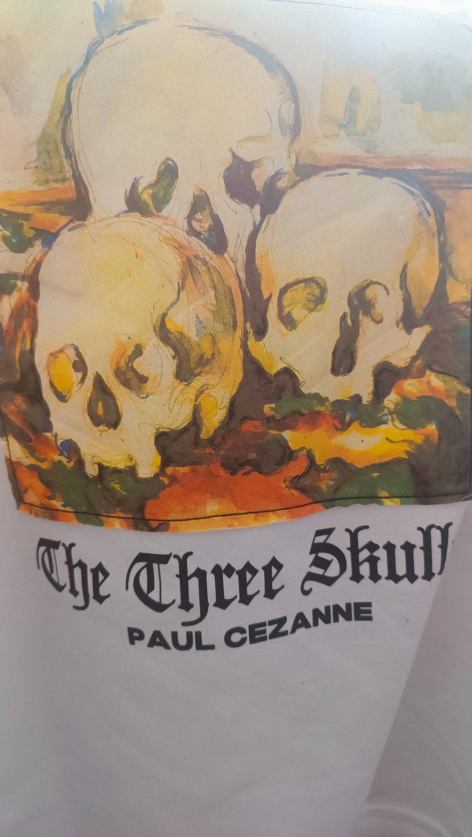 Ik heb een leuke XL oversized trui gekocht met een mooie kunst afbeelding op de rug. Als ik die morgen in de trein naar Zeeland aan doe gaat iedereen voor me aan de kant. Uit respect natuurlijk.

Wat zijn de straight loose broeken weer hip geworden. Echt leuk.😇