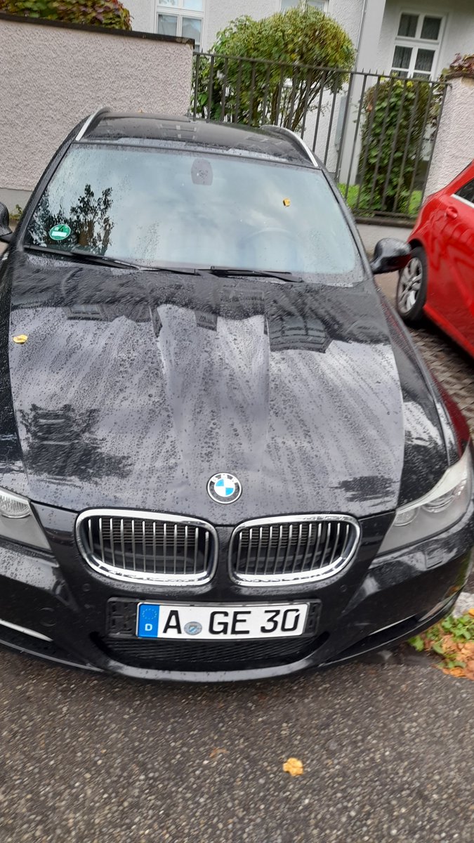 EnnoZitzmann's tweet image. And to show a proven supporter of #GraueWölfe #GreyWolves with #üchilal flag waving it at #FamiliEinsteinStraße is a cop of @polizei