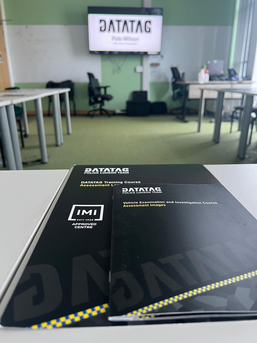 DatatagPLT's tweet image. This week the PLT has trained 14 @syptweet officers in Vehicle ID. 

All successfully passed their @The_IMI accredited @DatatagID course.

Some good discussions &amp;amp; their Chief Inspector even dropped by to reinforce SYP’s commitment to tackling #CarCrime 

datatag.co.uk/training.php