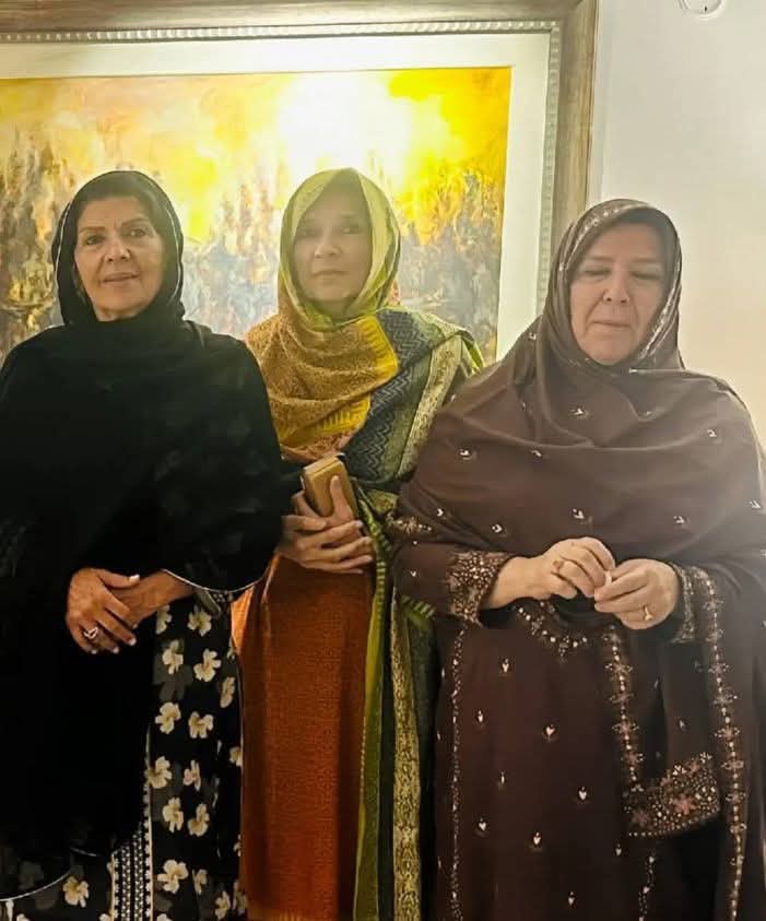 پاکستان کے قیمتی ترین لوگ کیوں کہ یہ کروڑوں لوگوں کی دھڑکن عمران خان کا خاندان ہے ۔۔