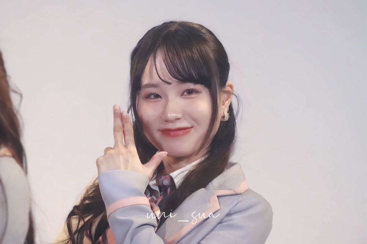 uni_sua's tweet photo. 250118 TOGETHER UNICODE 오사카 1부

 #UNICODE #유니코드 #유라 #YURA https://t.co/qITp7QOCkh