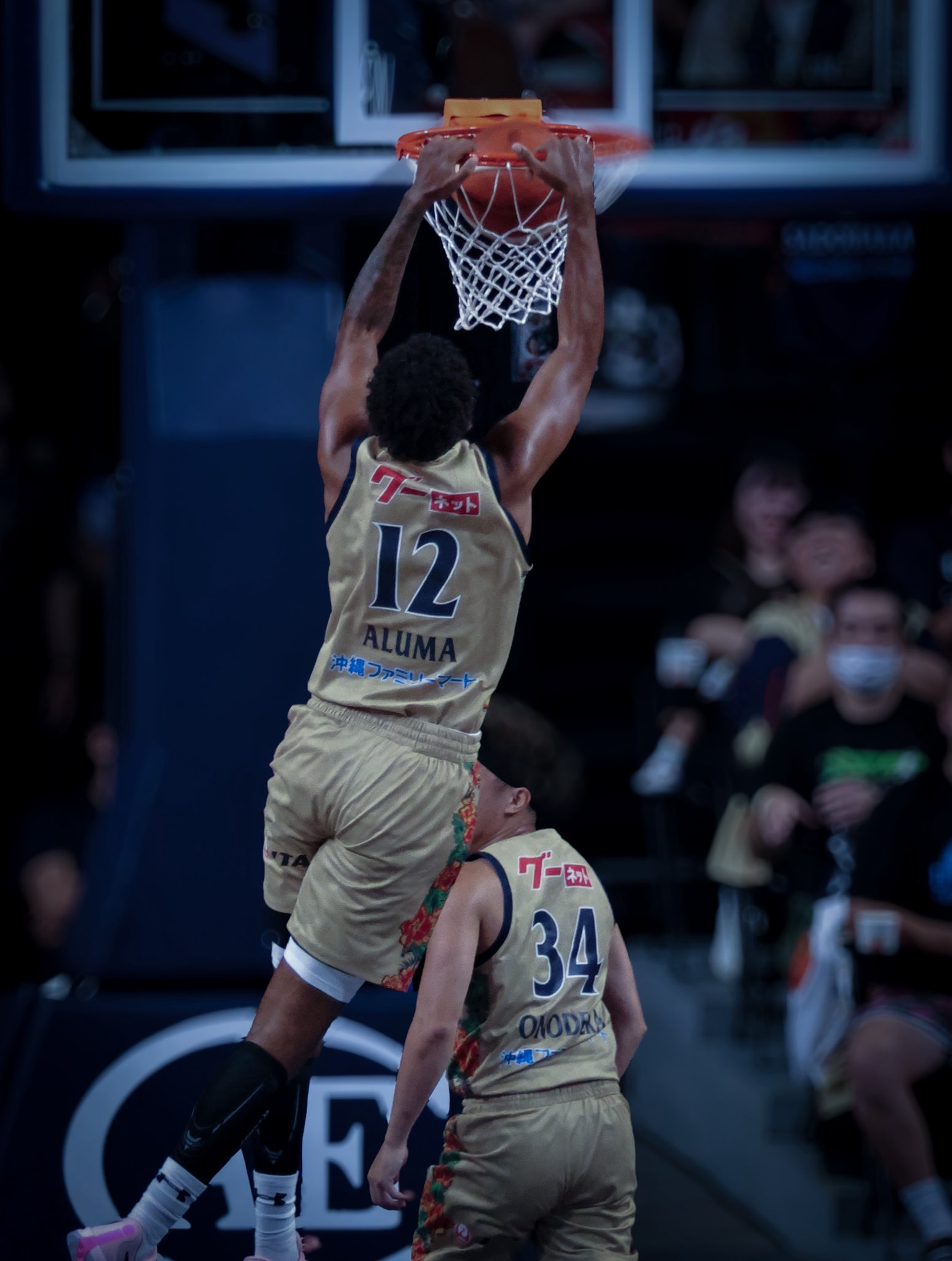 【新品】琉球ゴールデンキングス　ケヴェアルマ選手 等身大タペストリー Players Shots📸】 本日は#10 荒川選手の写真をお届けします