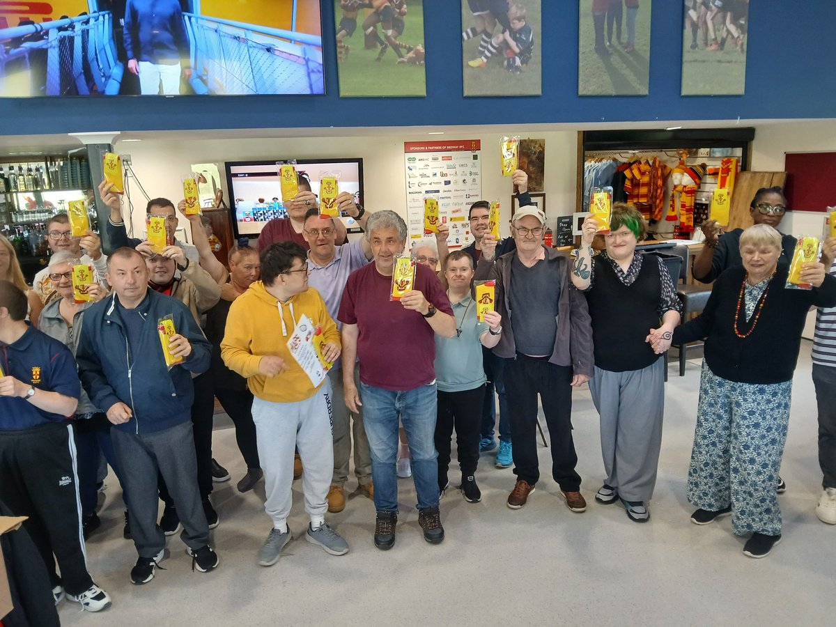 Thank you to <a href="/MedwayRFC/">Medway RFC</a> for giving <a href="/maps61/">Mark Spurgeon</a> members #rugby socks and they were all excited to receive these #CommunityPower