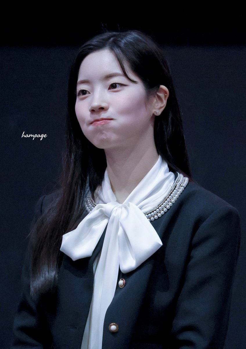 250905 영화 #전력질주 무대인사

😗

#다현 #DAHYUN #트와이스