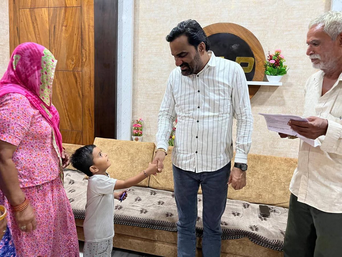 ramu choudhary95 (@ramuchoudhary95) on Twitter photo राजस्थान में शायद ही ऐसी तस्वीरें और किसी नेता के साथ मिले।।
किसान कॉम का गर्व <a href="/hanumanbeniwal/">HANUMAN BENIWAL</a> जी ❤️🔰
<a href="/MohitxRLP9/">Mohit Gurjar</a> राजस्थान में शायद ही ऐसी तस्वीरें और किसी नेता के साथ मिले।।
किसान कॉम का गर्व <a href="/hanumanbeniwal/">HANUMAN BENIWAL</a> जी ❤️🔰
<a href="/MohitxRLP9/">Mohit Gurjar</a>