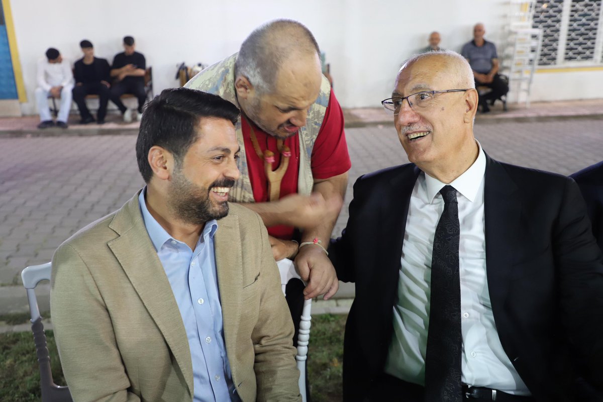 Vardır elbet Hüseyin’imizin bir hayali…
Onun fikirleri, sıradan değil, özel ve kıymetli.
Ruha şifa gibi gelen Hüseyin’i dinlemek ne güzel…