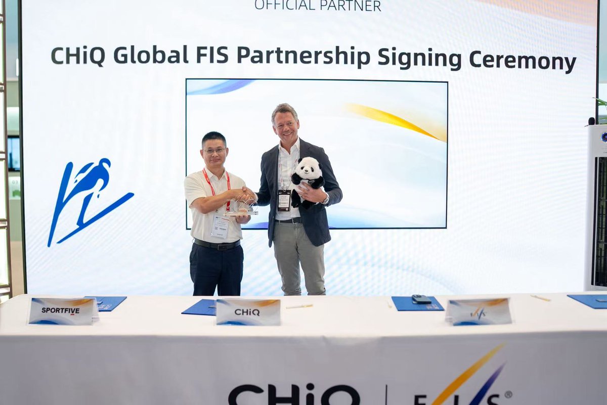 GlobalCHiQ's tweet image. We’re excited to join the FIS Ski Jumping World Cup family! 🤝 @FISskijumping 
Let’s make the 2025/26 season full of passion, style, and unforgettable moments! ❄️ 🎿

#fisskijumping #CHiQ  #SmartWithStyle