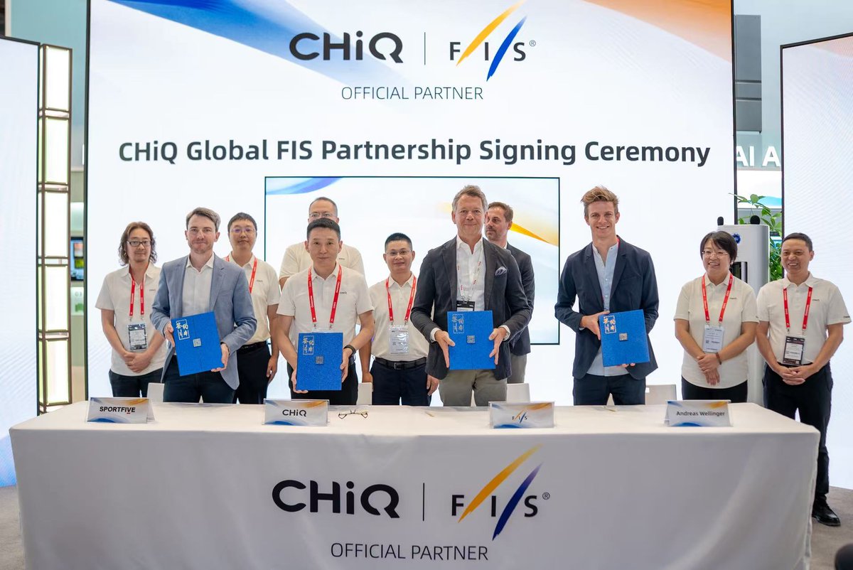 GlobalCHiQ's tweet image. We’re excited to join the FIS Ski Jumping World Cup family! 🤝 @FISskijumping 
Let’s make the 2025/26 season full of passion, style, and unforgettable moments! ❄️ 🎿

#fisskijumping #CHiQ  #SmartWithStyle