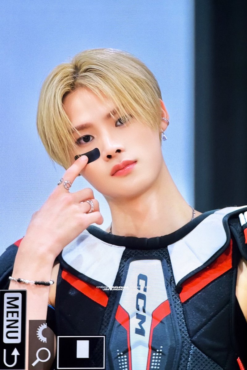 ttinghowaa's tweet photo. 250905 럭비부지명호
#에잇턴 #지명호 #8TURN #JIMYUNGHO https://t.co/SbFJqOJJuK