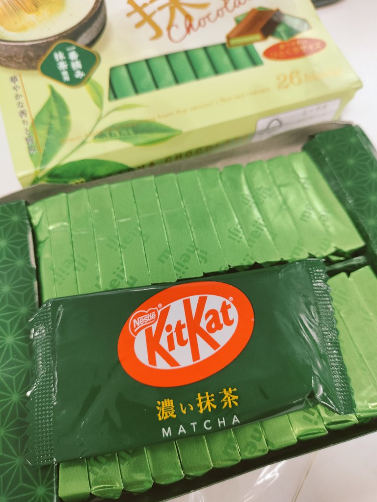 sunpreettb's tweet photo. my manager gave me matcha flavoured chocolates from japan, he had no idea its a big thing in our generation xD https://t.co/lRrHrAVBze