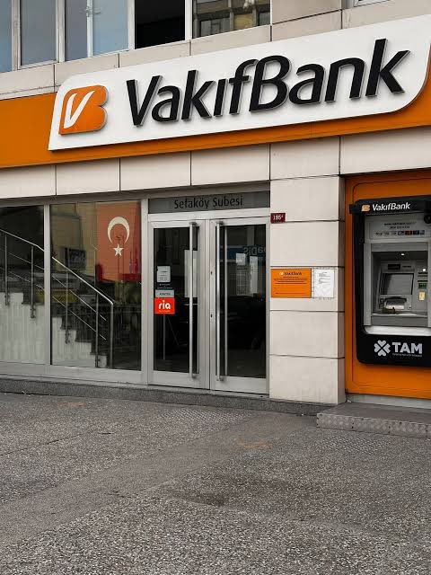 Vakıfbank kendine gel bizler üzerinden kazandığın milyarlarca kârına karşılık 215 Bin Adalet Bakanlığı Personellerine gülünç rakamlar teklif etmen saygısızlıktır.<a href="/VakifBank/">VakıfBank</a> 
Sayın <a href="/yilmaztunc/">Yılmaz TUNÇ</a> <a href="/YavuzEnis/">Enis Yavuz Yıldırım</a> <a href="/cagdasyurt/">Av. Arb. Çağdaş Yurt</a> <a href="/OZTRK_alprn/">Alperen ÖZTÜRK</a> <a href="/huseyinsk23/">Dr. Hüseyin ŞIK</a> 

#VakıfbankAdaletliOl