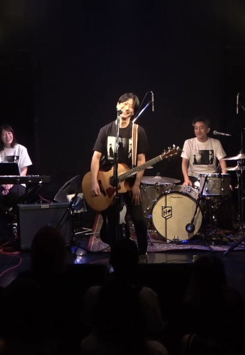 時間ギリギリまで配信を楽しみました☺️とうとう終わってしまって悲しい。喪失感半端ない…😭だけどものすごく幸せな1週間だった🥰ケイゴ愛が更に強くなった気がする🫶これからも岩瀬敬吾を全力で推していこうと心に誓いました💖とりあえずCDを買い揃えようと思います😆まずはアルバムからですね💿✨