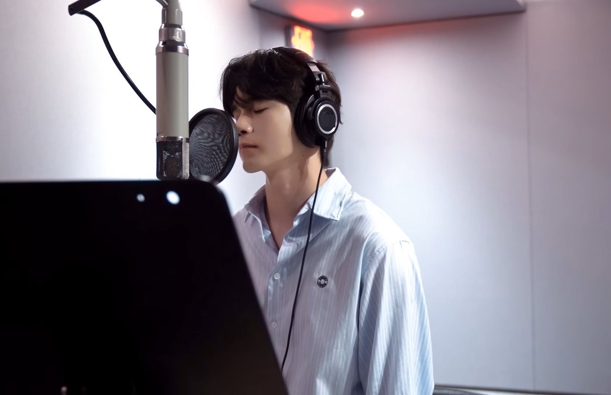 행운을 빌어 줘는 하루의 시작🌅, 등대는 하루의 마무리 같은 느낌🌃 노래 덕분에 하루가 빈틈없이 행복해진다☘ 고마워옹🥹