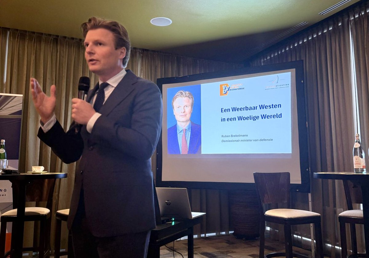 Goed symposium van VVD Netwerk Internationaal.

We zagen de trotse parade van Poetin, Xi en Kim-Jong Un. In deze wereld moeten we onze vrije manier van leven beschermen.

Dat vereist fikse investeringen in Defensie. Laten we de urgentie vasthouden en economische kansen benutten!