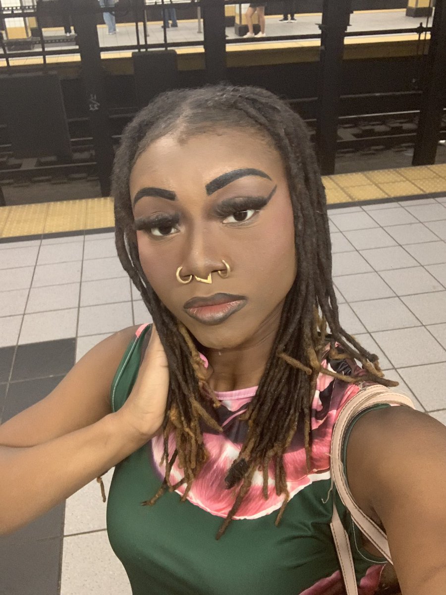 i was rushing on my makeup so bad today, i for not setting spray and my finishing powder but lowkey it’s still cute