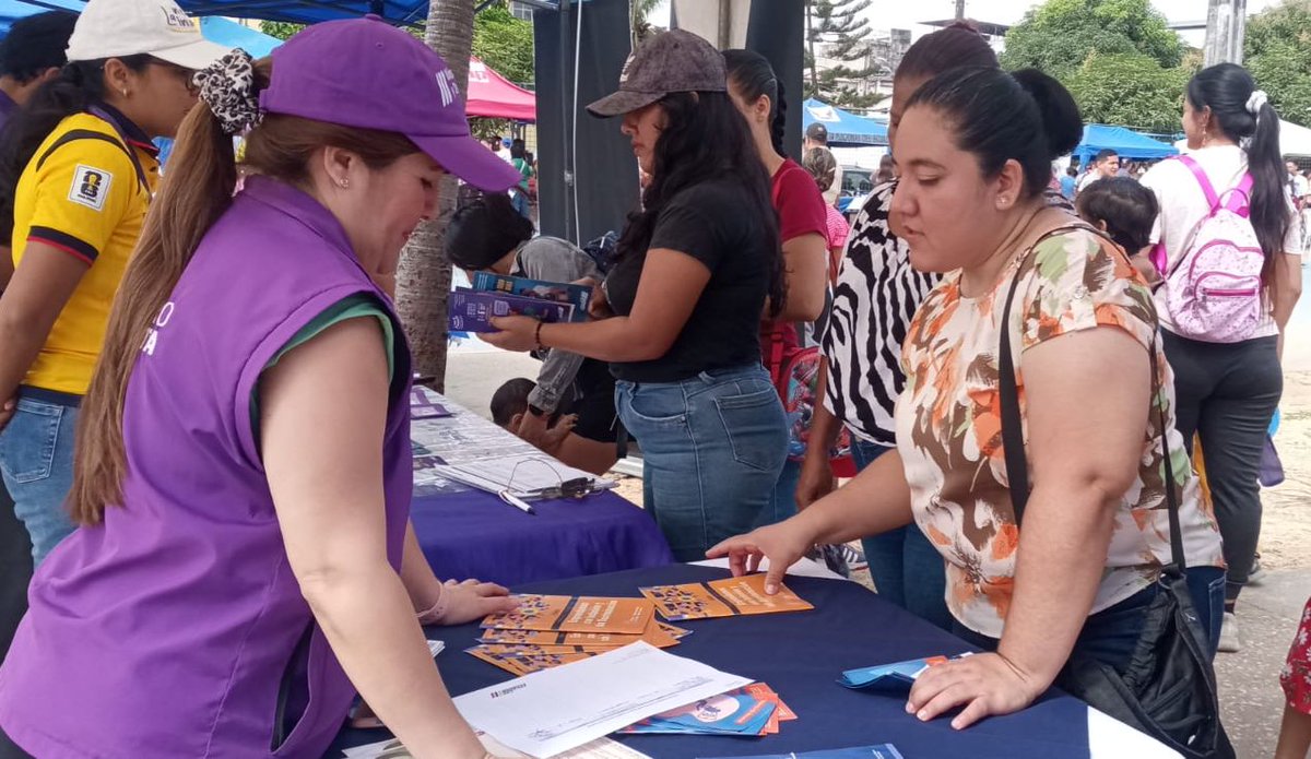 DDHH_Zona8's tweet photo. 📍#Guayaquil
📌En la Ciudadela El Cóndor, la Brigada Social por #ElNuevoEcuador fue un espacio de encuentro con la comunidad. Dialogamos sobre prevención de violencia de género, compartimos nuestros servicios y fortalecimos la construcción de entornos seguros. https://t.co/p89xSICcP1