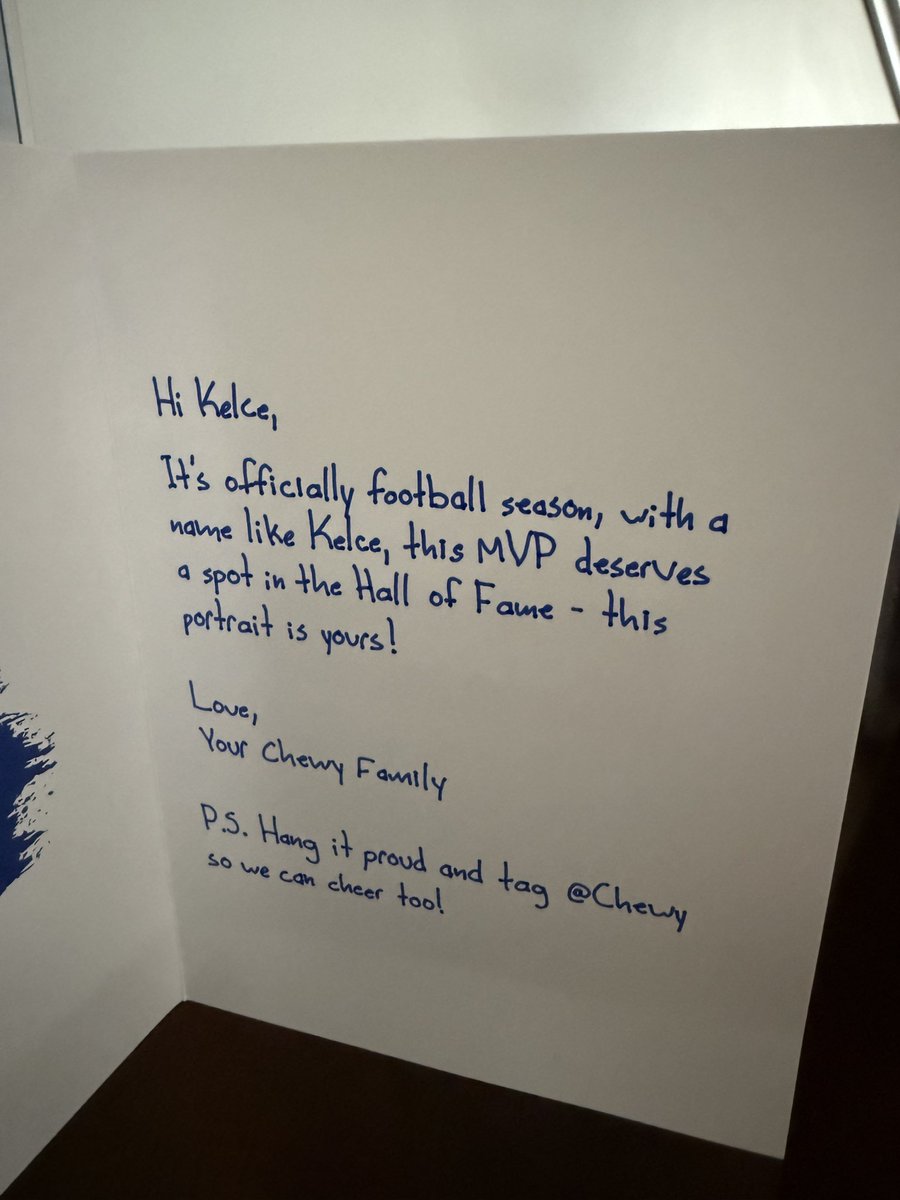 cocoamarley2's tweet photo. Thank you @Chewy  for the unexpected surprise. Kelce and the Ilnicki family thank you. You guys rock! Go #Eagles https://t.co/XBXphbGumx