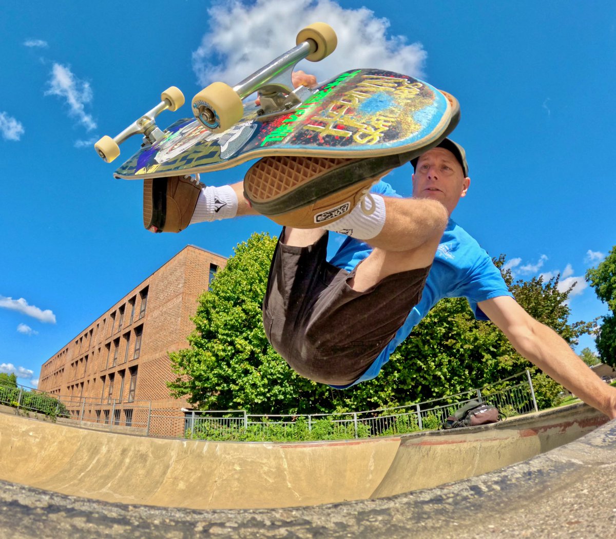 elasticmark's tweet image. Blue skies and bowls