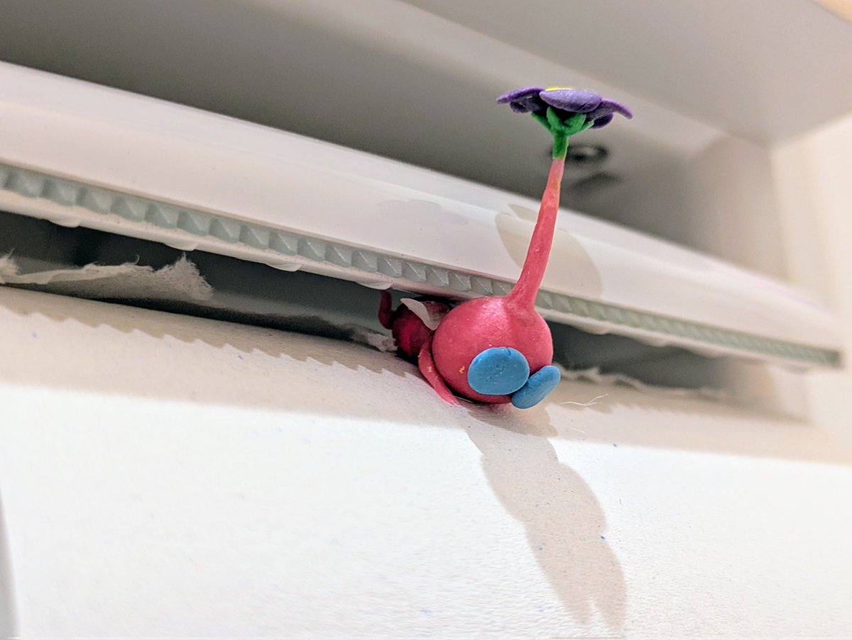 トイレットペーパーが動かないと思ったら、羽ピクミンが挟まってました。🧻

Toilet paper wouldn’t budge...
There was a Winged Pikmin stuck in it!

#Pikmin #ピクミンブルーム #fanart #Clay #粘土