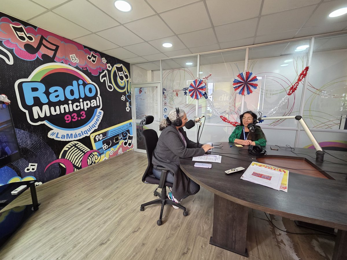 seremieduc01's tweet photo. La Seremi Carolina Vargas en Radio Municipal 93.3 FM 📻 con Joana García informó a la comunidad sobre avances del @Mineduc
✅ Ley de Modernización de la Educación Parvularia
✅ Fin al CAE, llega el FES #ChaoCAE #HolaFES
✅ @AdmisionEscolar
✅ Programa A Convivir Se Aprende https://t.co/23qW1ZpeAs