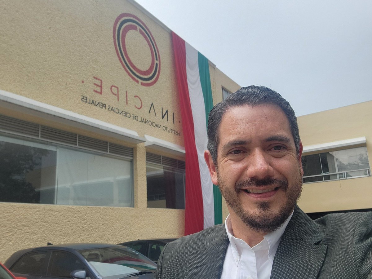 Estuvimos en <a href="/INACIPE/">INACIPE</a> hablando sobre el intercambio de huellas dactilares (dstos personales) como método de identificación de personas desaparecidas, así como las implicaciones que podria tener con el uso de la IA Muchas gracias al Dr <a href="/0swaldoAguilar/">Oswaldo Aguilar</a> por la invitación.