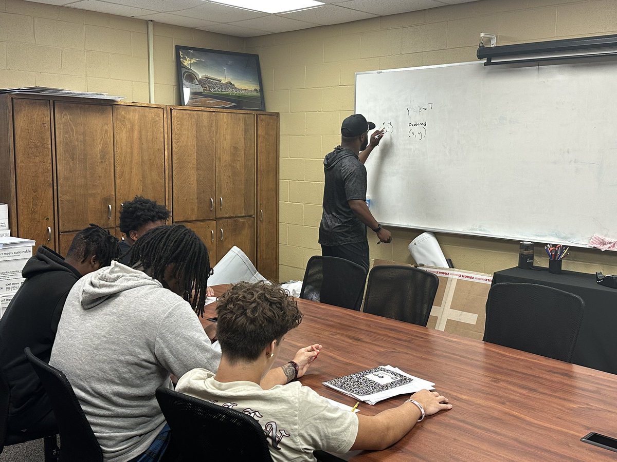 Coach_Cluley's tweet image. It might be gameday but when our kids need help academically our coaches STEP UP!! It’s bigger then ball! 

#Family