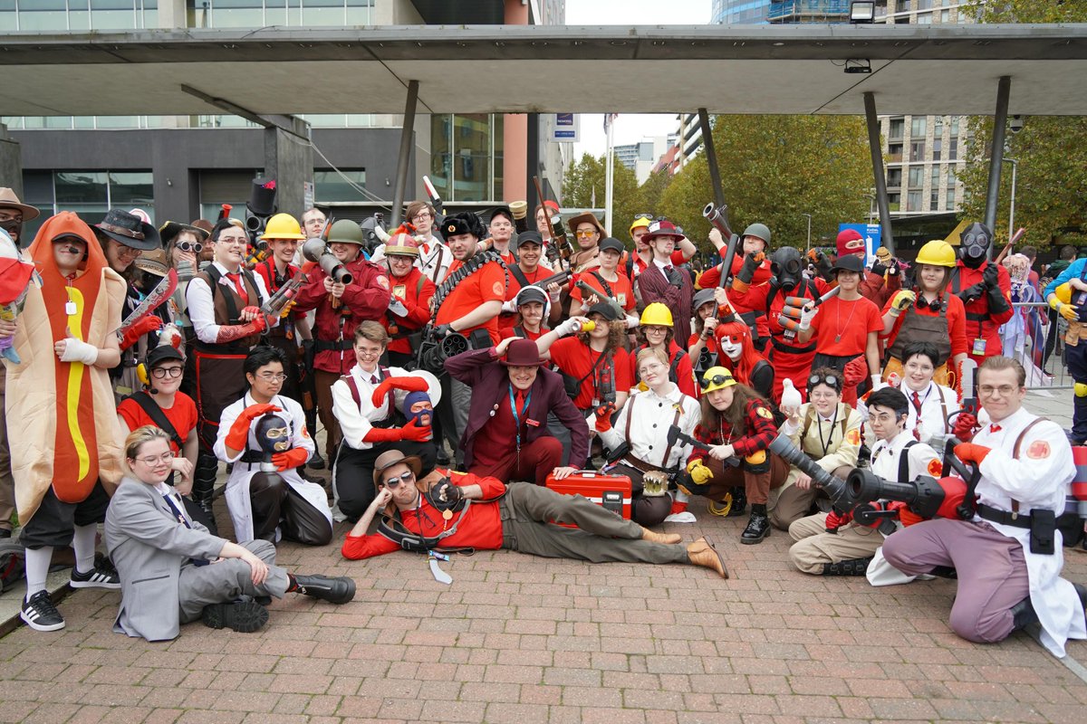 Valve Convention Cosplayers tweet media