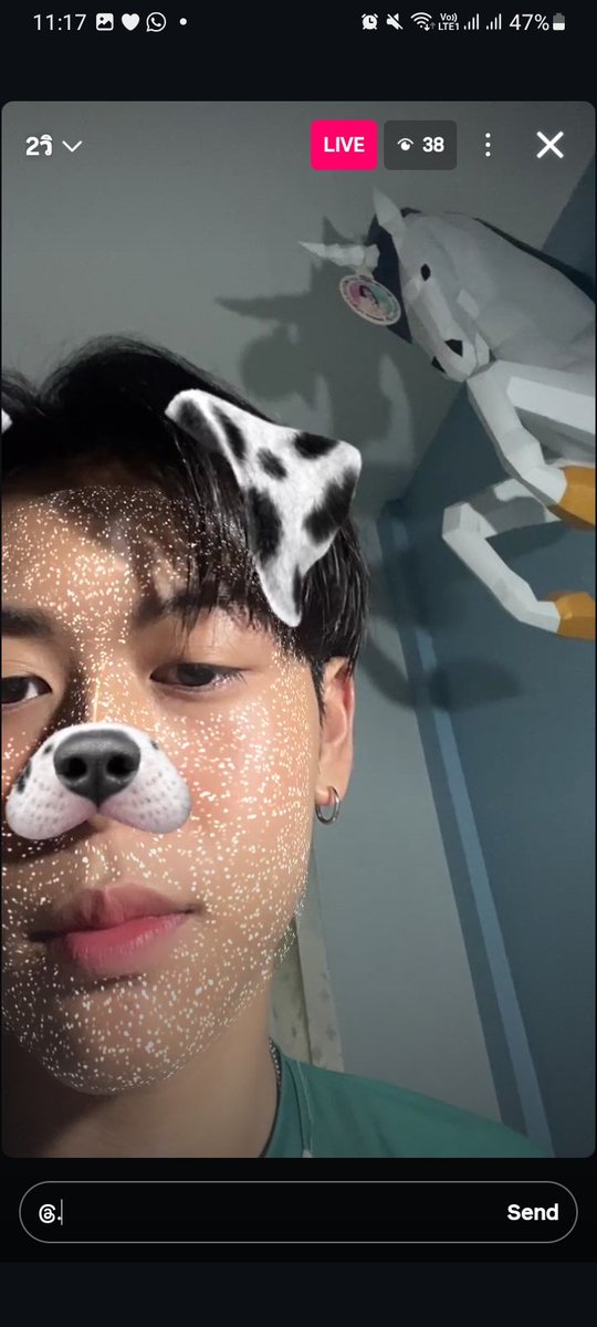 ngakuad bgt td nonton live in semua barang aneh ada di kamar dia 😭