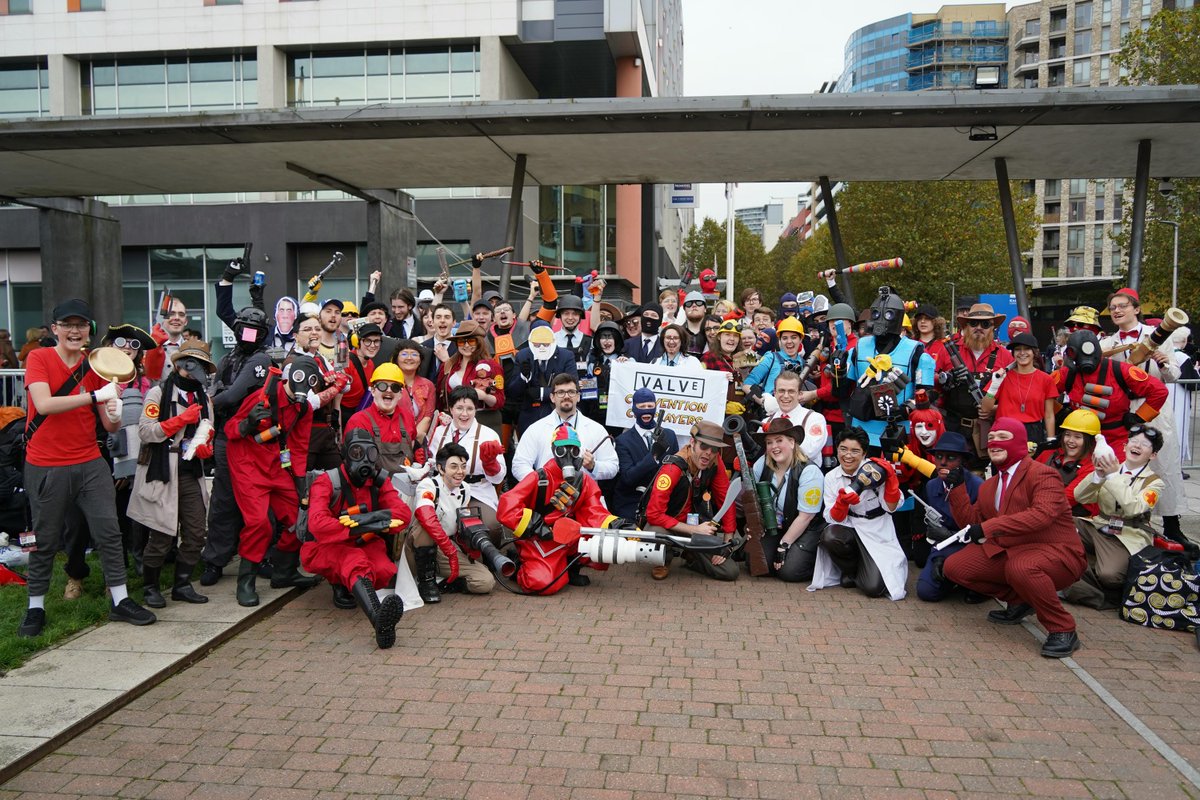 Valve Convention Cosplayers tweet media