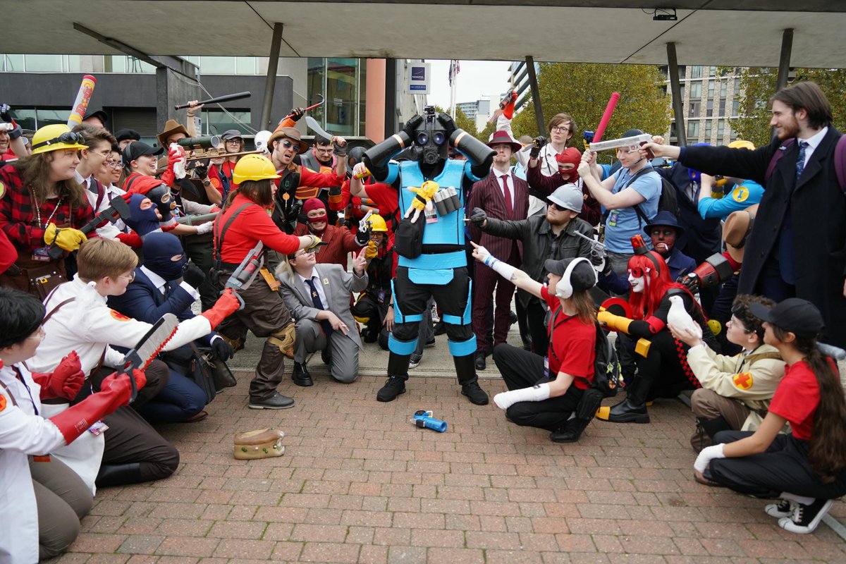 Valve Convention Cosplayers tweet media