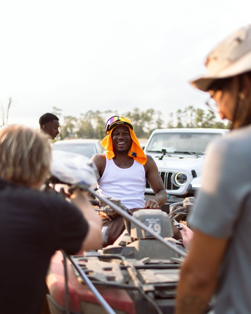 LGNHSxOfficial's tweet photo. Got it out the dirt! 🚜 1 year of “Mud” 
@kalanfrfr @BunBTrillOG &amp; @AnwarCarrots ft. @unotheactivist. 

Did you ever catch the BTS? 🎥 https://t.co/3T4Bdy5Pdq

#twofr #lipglossnhotsauce https://t.co/lyirf9pqKe
