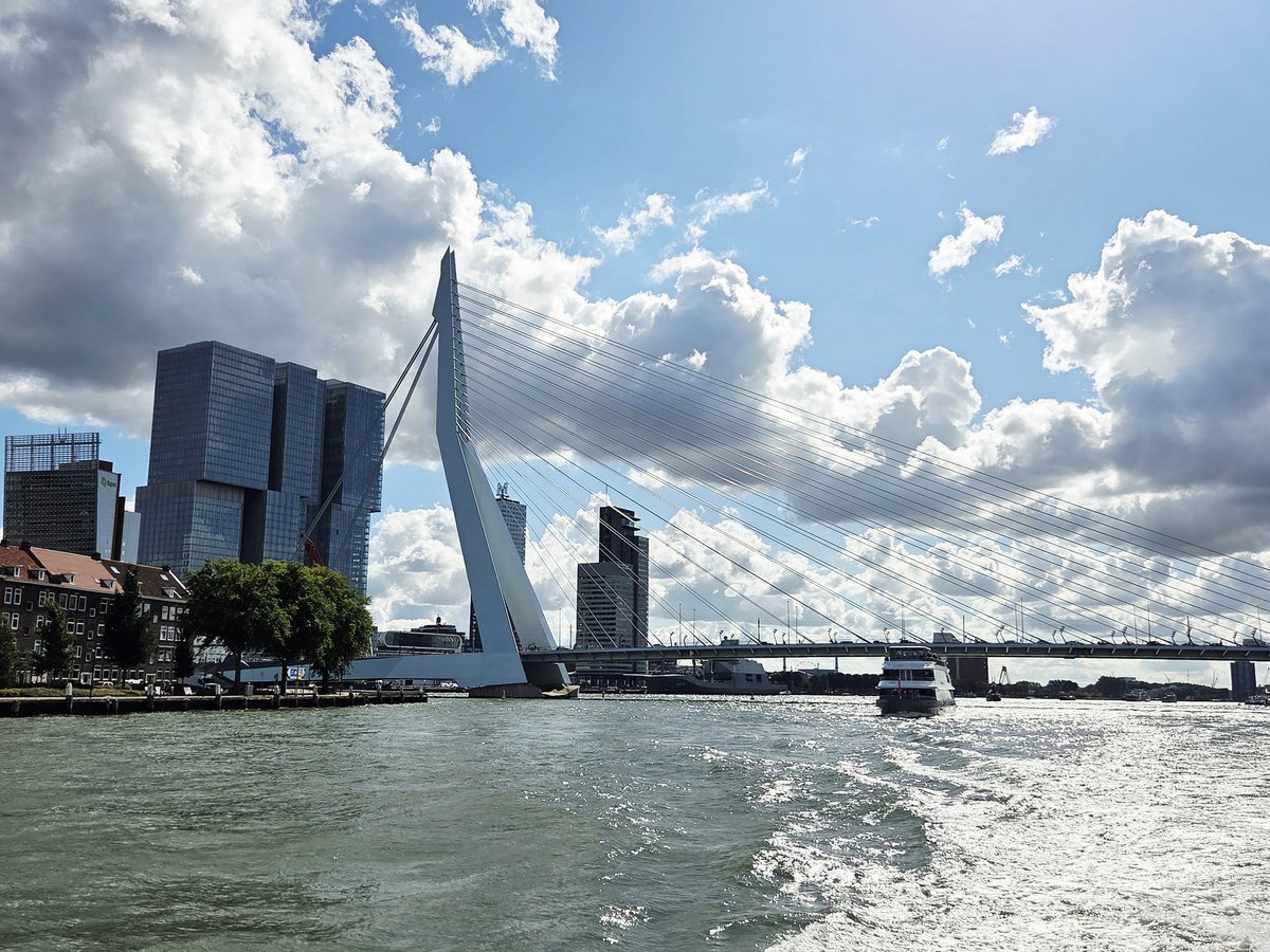 Mooie dag #Wereldhavendagen #Rotterdam achter de rug. Genieten van de stad en altijd leuk om de oud-collega's weer in actie te zien.