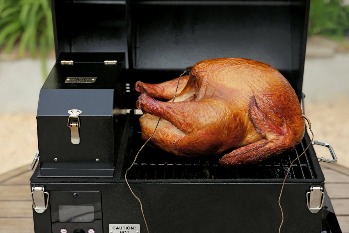 Freedomstove's tweet photo. Smoke and Roast a Whole Turkey in the Freedom Portable Pellet Grill this Thanksgiving.
Dual meat probes for the perfect bird every time. This was a 10hr smoke, 17hr total cook time. Repost for the Recipe! https://t.co/QSCVEJ6piZ