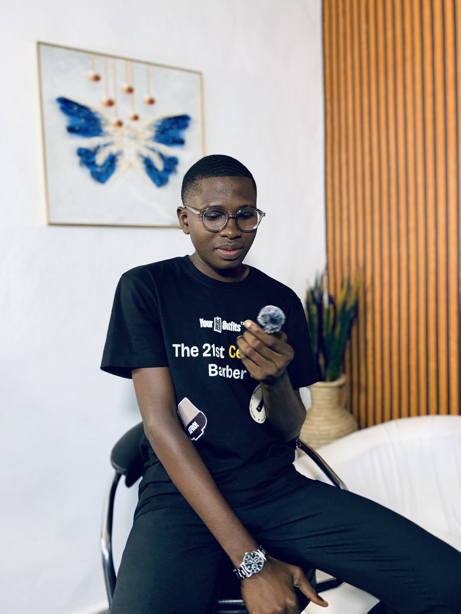 KingGbajumo's tweet photo. I’m a 21st-century barber, redefining masculinity with trimmers, story and style.🤌
I’ve styled 1,000+ cuts and building Your Barber Outfits: empowering, equipping, and impact for the today’s barber.📌
I guess you wouldn’t mind mentioning me in places that matter.🥹
Thank you ❤️ https://t.co/eq6HE5wiuW