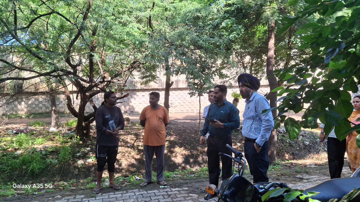 mc_patiala01's tweet photo. 🚪 Door-to-door awareness in Ward 17 on source segregation & home composting with live demos.
🌱 1500 kg wet waste fed into compost pits.
🛑 Awareness on #NoSUP & thermocol alternatives.
💰 User charges collection started.
✅ PCB team visit at MRF for waste check. https://t.co/CJpe6fImTz