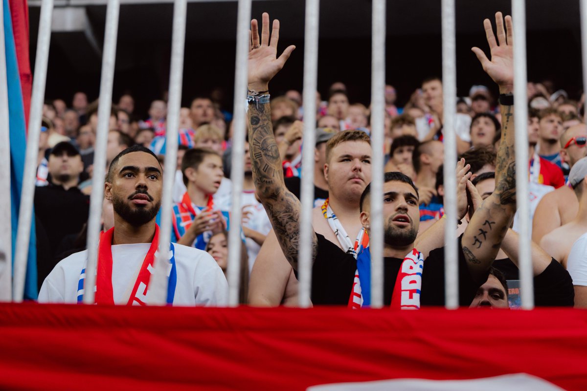 Vini &amp; Leandro en tribune pour cette première mi-temps 🔴🔵 

#SMCDFCO 0️⃣-0️⃣