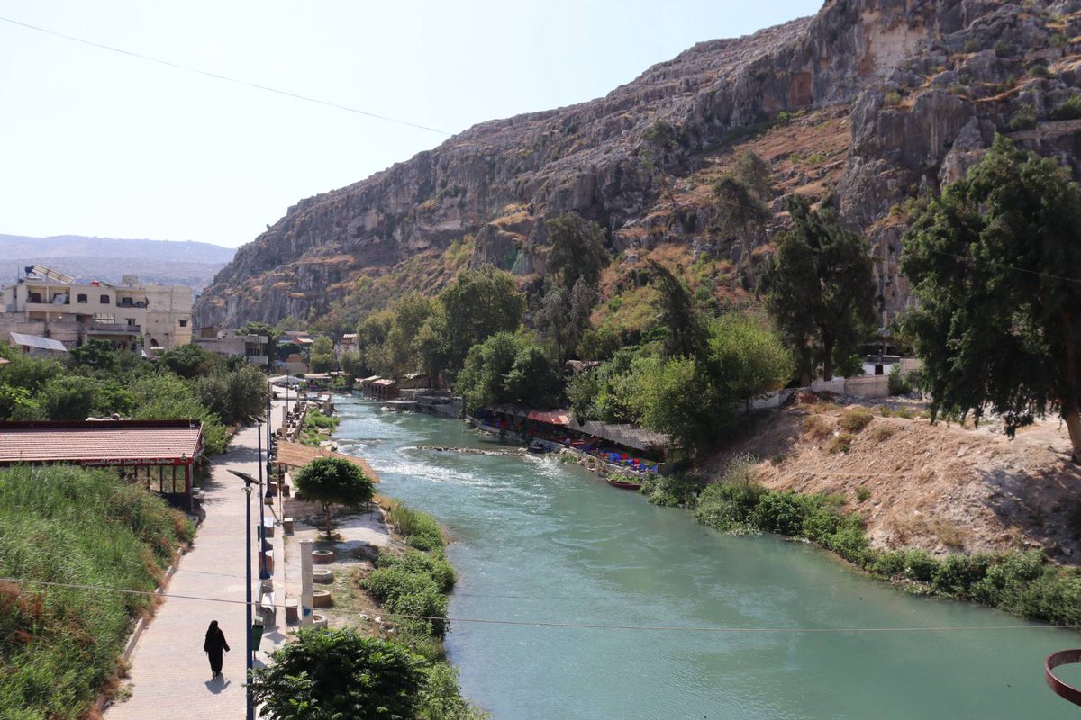 QalaatAlMudiq's tweet photo. #Syria: Derkoush is a gem in #Idlib province, near the Turkish border.
It’s a refreshing summer haven with a stunning landscape, where the Orontes river winds beneath rocky cliffs.
The area is known for its restaurants and hiking trails.
Location: https://t.co/YFBus7U7ab https://t.co/U2XfcHX8Rx