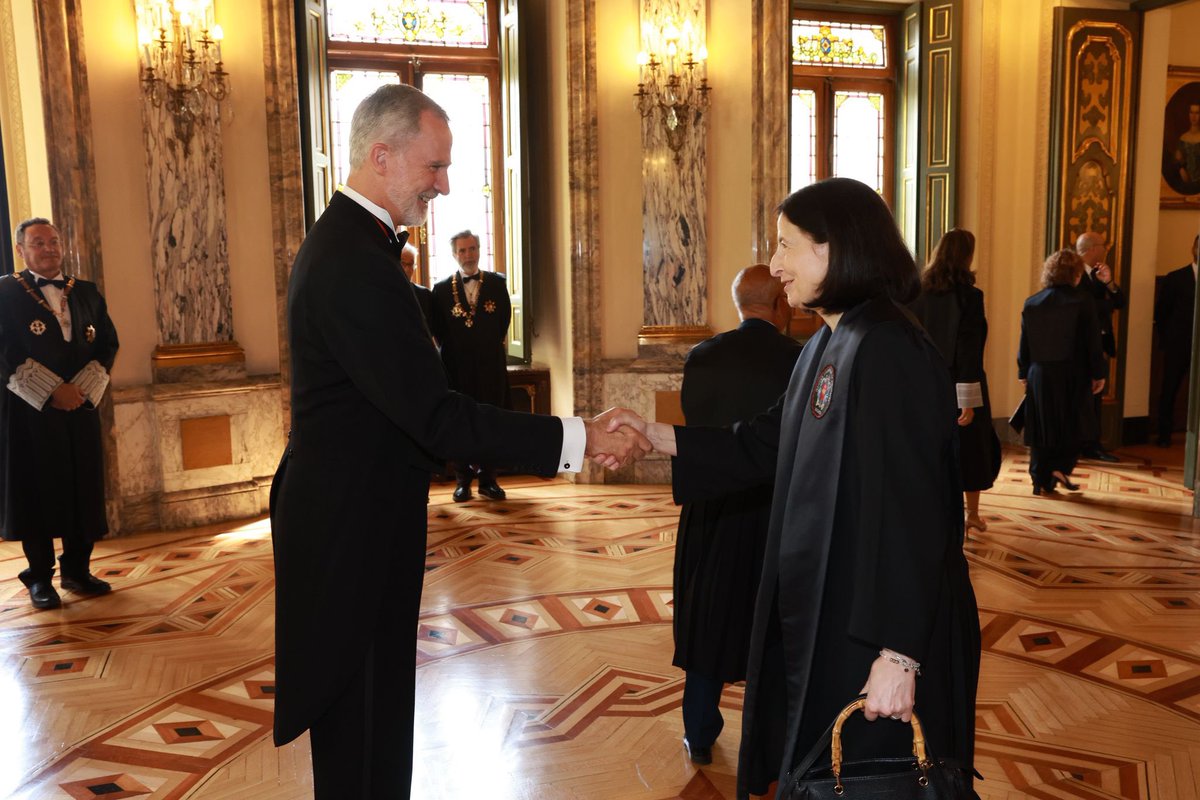 Notarios_ES's tweet image. 🤝🏻 Nuestra presidenta, @CPBarrioDelOlmo, ha asistido hoy a la apertura del Año Judicial, presidida por S. M. el rey Felipe VI (@CasaReal) en la sede del Tribunal Supremo