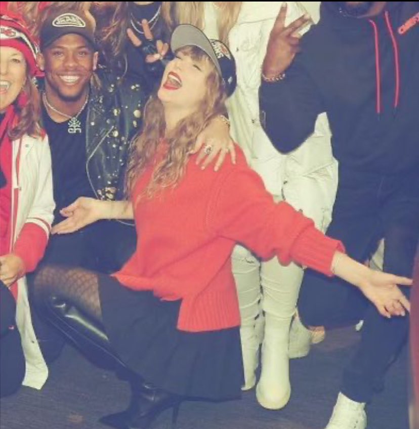 Every Taylor Swift look from her Chiefs Games 2023-25 a thread