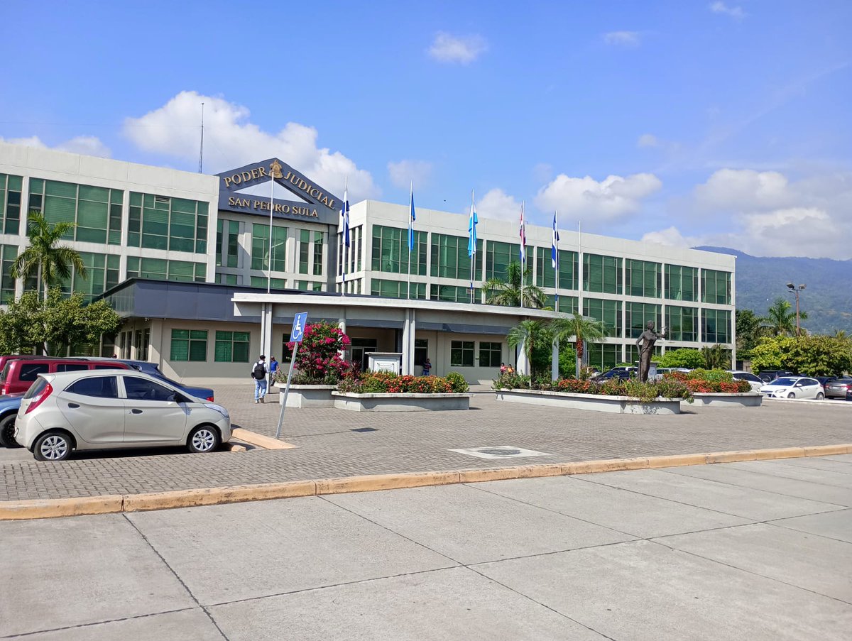 El #TribunaldeSentencia de #SanPedroSula en sus cuatro Salas de Juicios Orales y Públicos     desde enero a julio celebró mil 18 audiencias de mil 297 programadas.