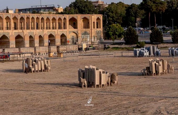 زاینده رود خشک کردید که توش کنسرت بزارید قحبه ها؟